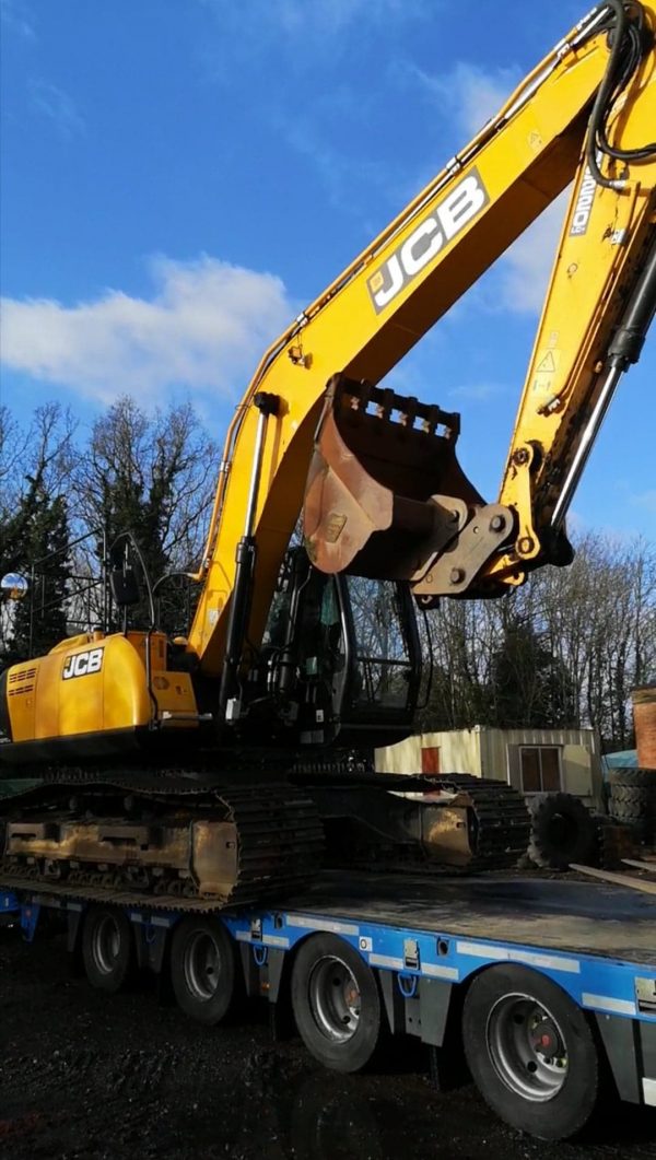 JCB JS-220